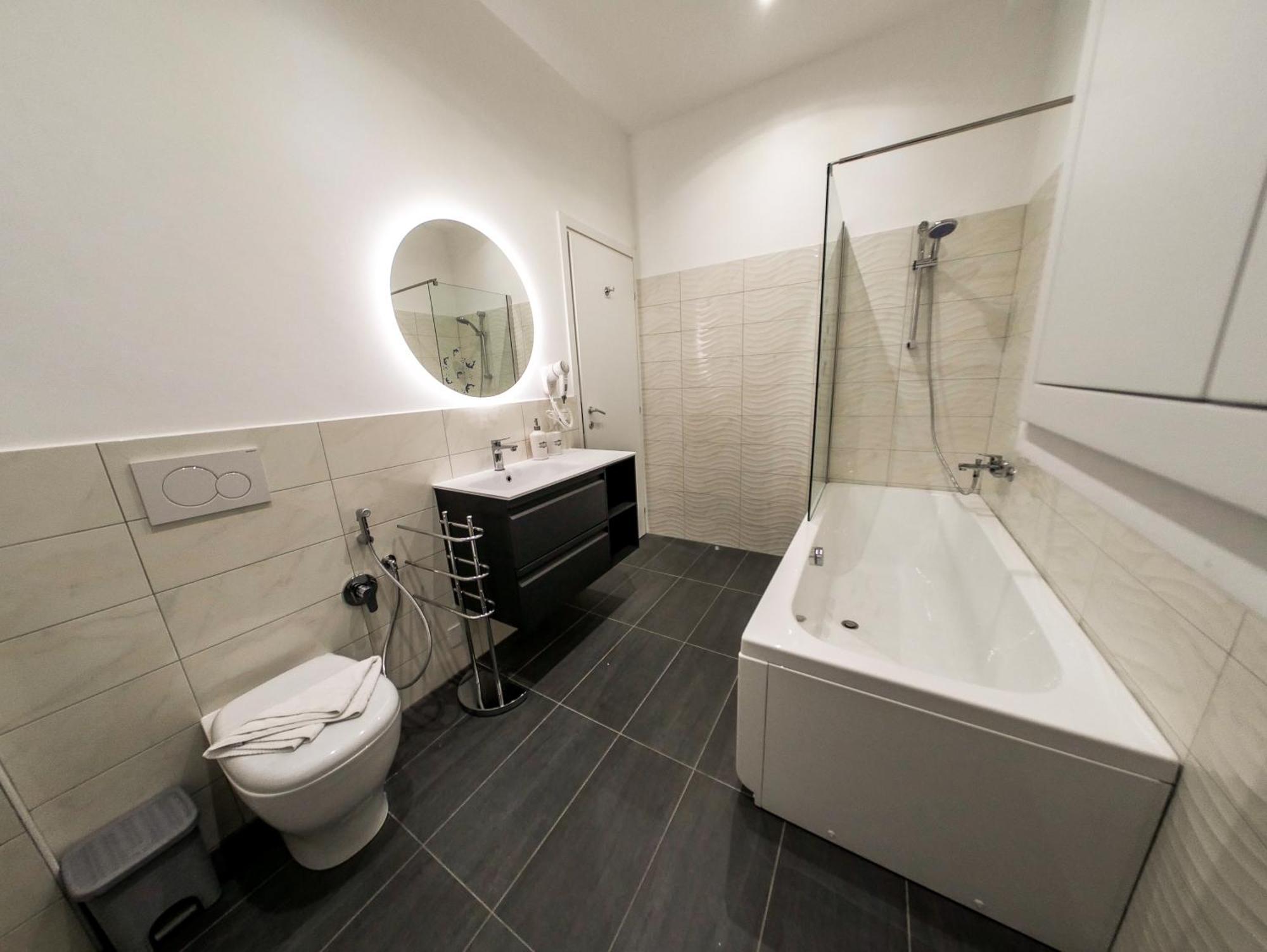 רומא Chic Modern 2-Bedroom Near Metro מראה חיצוני תמונה